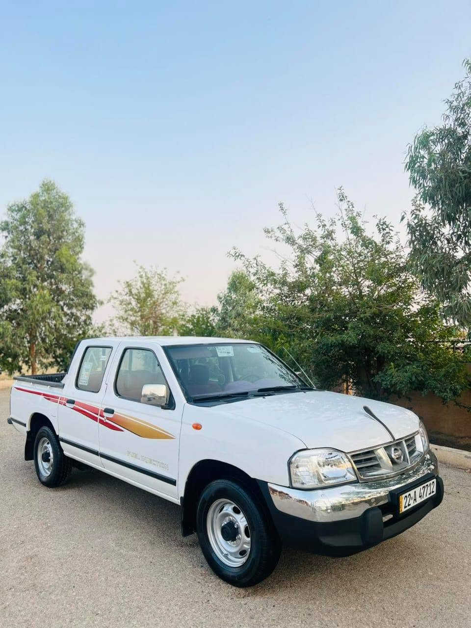 نیسان 2008 بێ بۆیاخ سنەوی تازیە کارتی بەنزینی هەیە
گێڕوو مەکینەو تەبریت و ئەکسل و هەمووی بەشەرت 
***********
