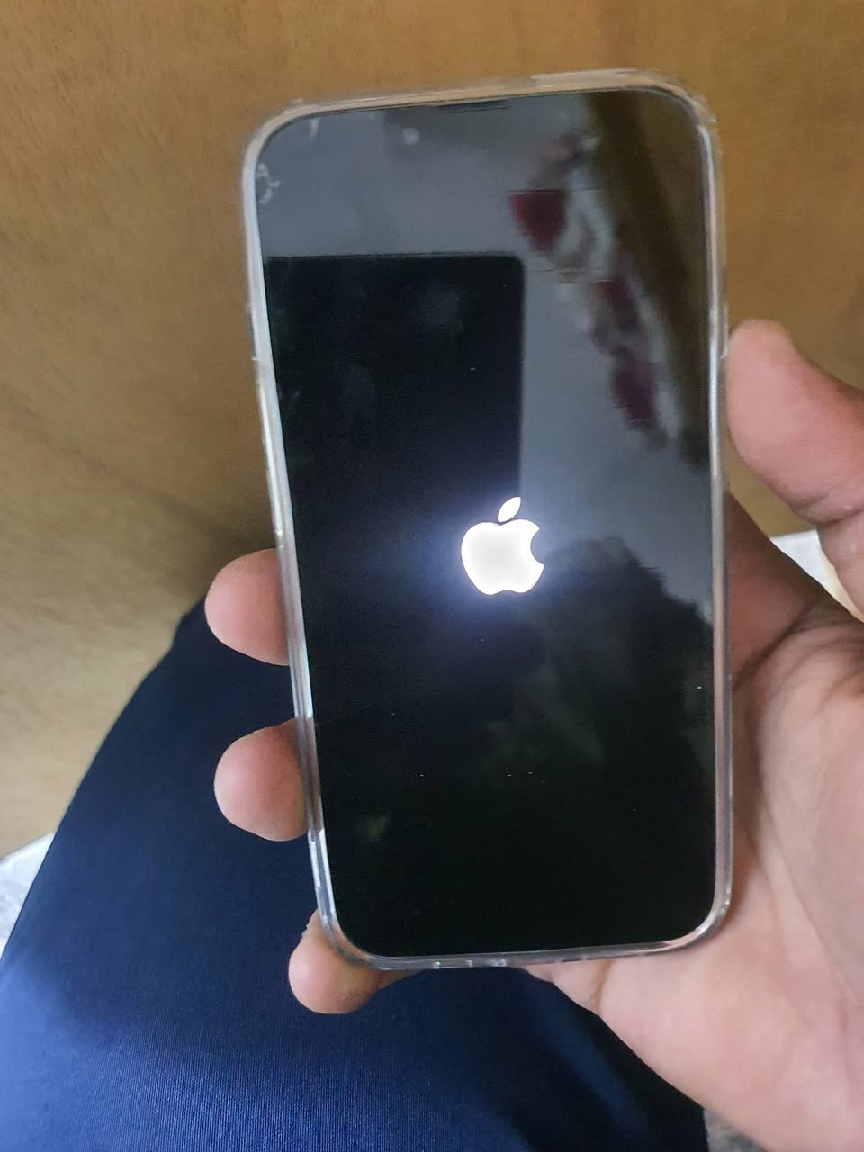 سلام عليكم  ١٣عادي اخي اقرة تفصيل
١٣ عادي كلة بلادي بس من وكع كامت شاشة تلمض  اول متفتح قفل وبعدين تستقر  شاشة مفطورة ولباقي مكفول

بطارية ٨٠ ذاكرة ١٢٨

قيم وخذ بس لحد يكسر بي
كلة يشتغل ***********
