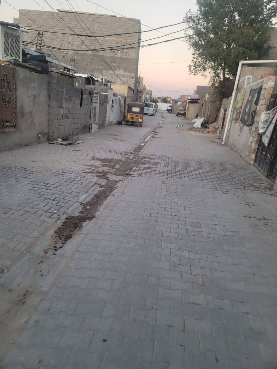 بيت هيكل للبيع ( مساحة ٧٨ ) واقع حال المكان ام الكبر والغزلان فرع مخبز الروعة ( الفرع مقرنص مي وكهرباء كامل من كلشي ) العقار واقع حال ( سعر ٢٠ مليون قفل ) أتصال ( ***********)
