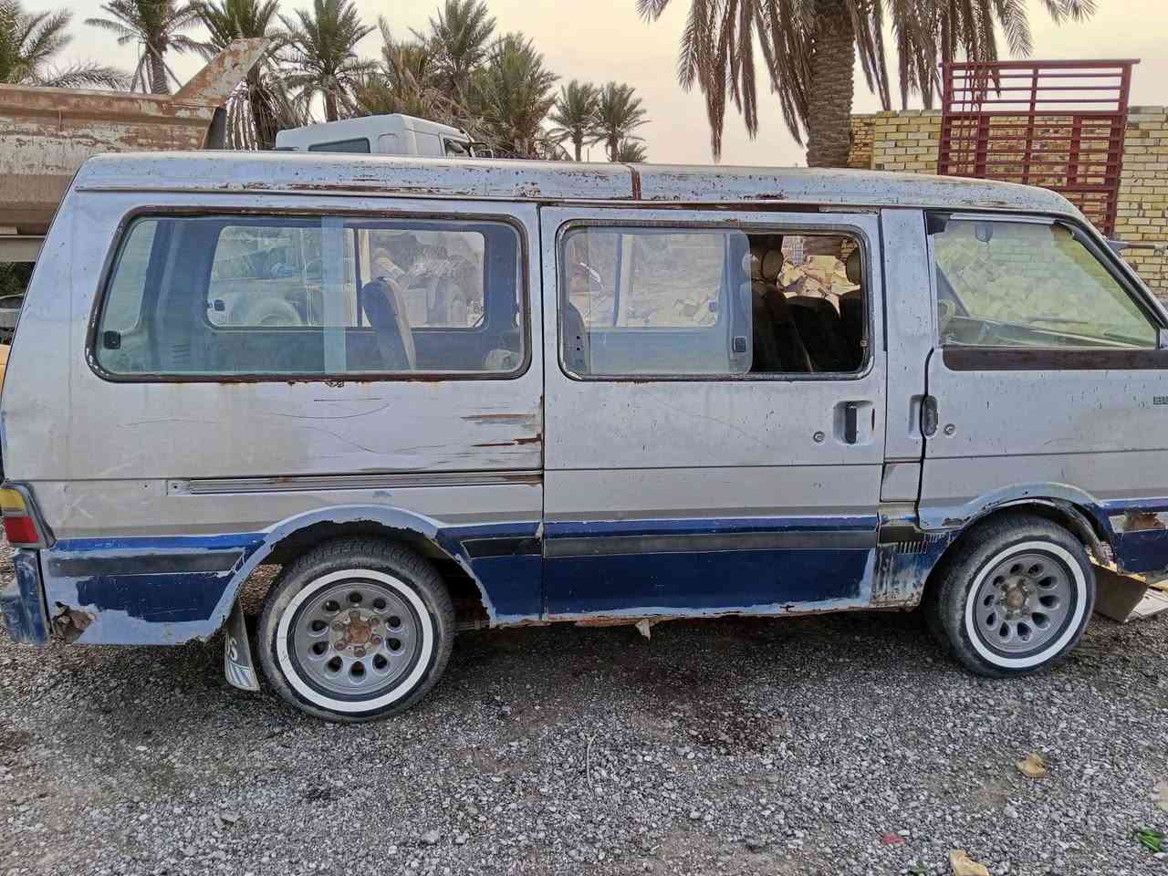 كيا بستا رقم مثنى  السعر ٢٠ ورقه وبيهه مجال قليل سنويه صاقطه من ال ١٩ باسمي ابيعهه هالموجود تجي تكلب وتقتنع عليه بس ابصملك والشراي بي خير ويدلل ***********
