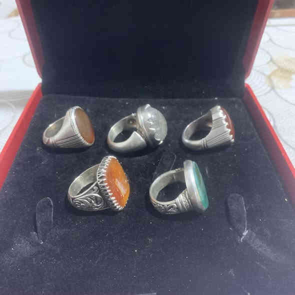 ‏سلام عليكم شباب محابس للبيع صياقه ثقيلة   ما عندي توصيل نريد تفضل خاص***********
