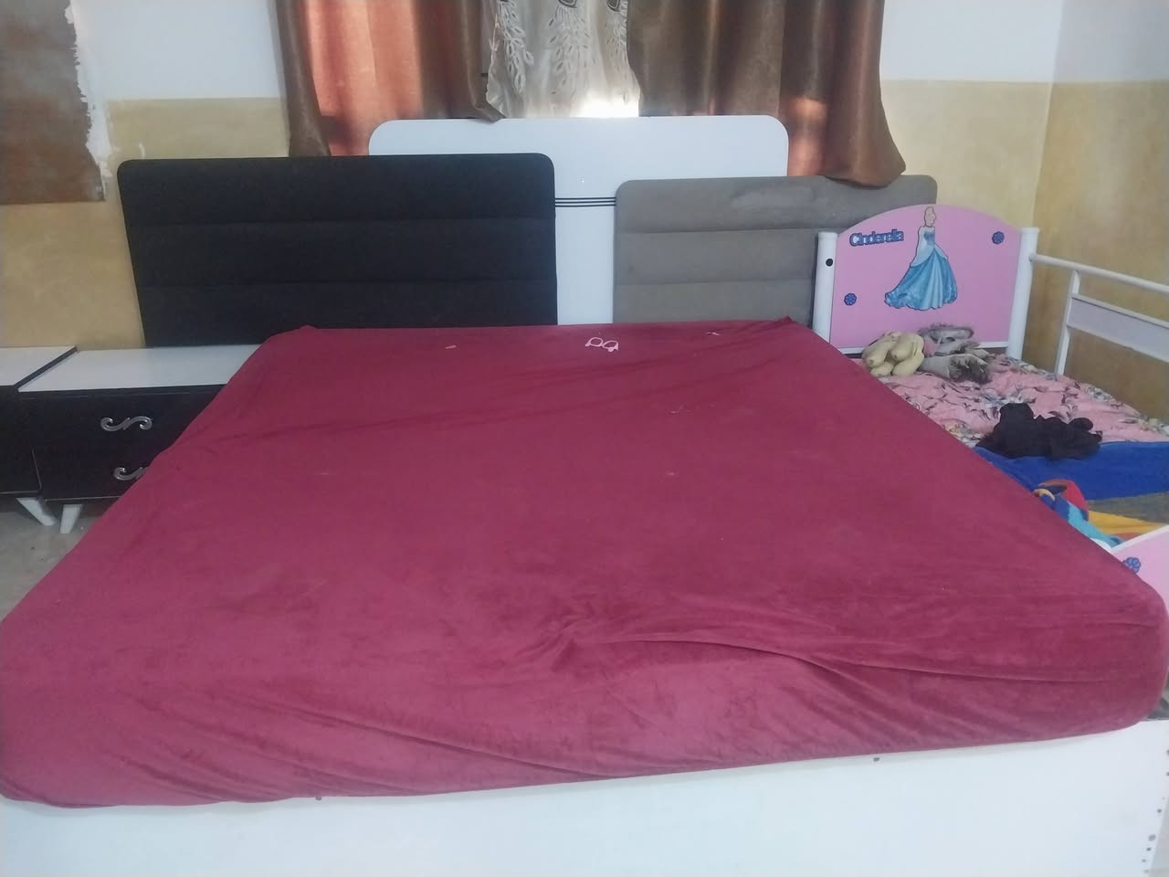 غرفة البيع نضيفة وثكيلة ٥٠٠ وبيهة مجال المكان كربلاء العطيشي الجاد يتصل ***********
