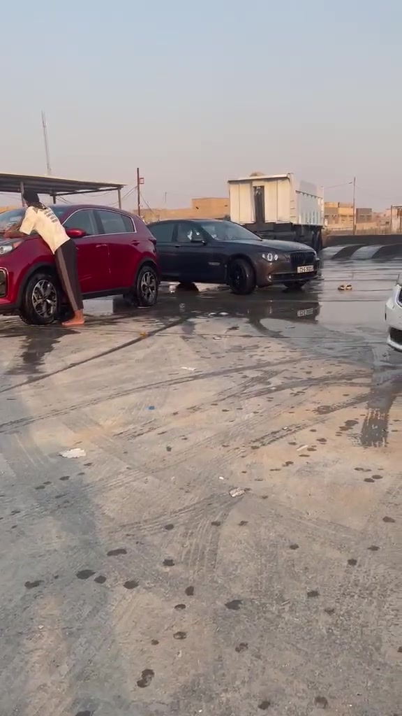 ⚜ BMW 750li ⚜ بحالة وجاهزية الوكالة للبيع او المراوس
‎نـــــوع الــــســـيارة : bmw 750li
‎ســــنـة الـــصـــــنـع2009  
عداد المسافة 190 الف كيلو متر فقط 
‎ســــعة الــــمـحــرك : 8 سلندر 
‎️️نـــاقـل الـــــــحركـة : أوتوماتيك & تيبترونيك

‎🔸️الــــمــواصـــفات : اكمل وصف فول رقم vip 1
‎اوتوماتيك ،،، تيب ترونيك ،،، فتحة سقف ،،، اضاءة داخلية ،،، اضواء عدسات ،،، مرايا كهربائية ،،، مع طي كهربائي ،،، أضواء زينون ،،، فرام ABS ،،، فرش جلد  ،،، كشافات امامية و خلفية ،،، تحكم مقود كامل ،،، تثبيت سرعة ،،، ايرباك امان كاملة،،، تطعيمات خشب فاخر كامل من الداخل ،،، شاشة اسقاط ،،، شاشة أساسية مع حساسات كاملة  ،،، حساسات أمامية و خلفية أساسية ،،، كمبيوتر رحلات ،،، مانع انزلاق..غرفة جلد فاخر لون جملي ...جميع الكراسي كهربا مع ذواكر ومساج..شاشات خلفية مع تحكم كامل....قنصل ملكي خلفي...باكاج كهربا مع شفط...بواب شفط
‎والعديد من الميزات و الرفاهيات من شركة BMW
بدون حادث كفاله من الحادث صبغ ٤ قطع فقط اثر شخط تخريب صفحه واحده
175$ 
بيع او مراوس بشي اقل
مكان السيارة بغداد 
رقم الهاتف 
***********
