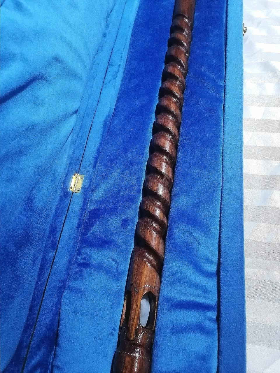 عصى من خشب الجوز نحت يدوي
عصى من خشب الجوز نحت عراقي يدوي مع الصندرق الخاص للعصى الطول ٩٠ سم القبضة منقوشة ومزخرفة داخل القبضة مثبت حجر سليماني العصى قطعة وحدة بدون اي تثبيت او لصق يوجد فيديو
يتوفر توصيل


**إذا كنت صاحب هذا الإعلان وتريد حذفه لأي سبب، رجاءا أرسل رسالة إلى الدعم الفني**