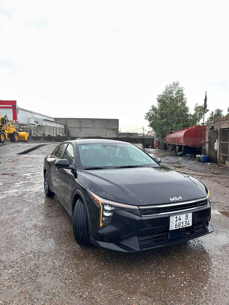 كيا 2025 K4 محرك 2000 cc دوش لون اسود
السيارة بحالة الوكالة ماشية 7500 مايل يعني اخت  زيرو/مواصفات نص فول / بصمة /تشغيل عن بعد /

نظام ترحيب / شاشة كبيرة /عداد دجتل متصل /

انظمة قيادة نورمال /سبورت /رادار امامي جانبي خلفي / قيادة ذاتية / صندوق ذكي بصمة / بصمة ابواب /اوتو هولد / هند بريك بصمة / بجم لد / صندوق لد /حادث سطحي خفيف جدا بدون دواخل

بدون شخوط بدون رصعات كما موضح بلصور .
ترقيم جديد والرقم شهداء 

مكان السيارة البصرة الزبير 
السعر 165 وبي مجال
الاستفسار على هذا الرقم 
‏‪***********
