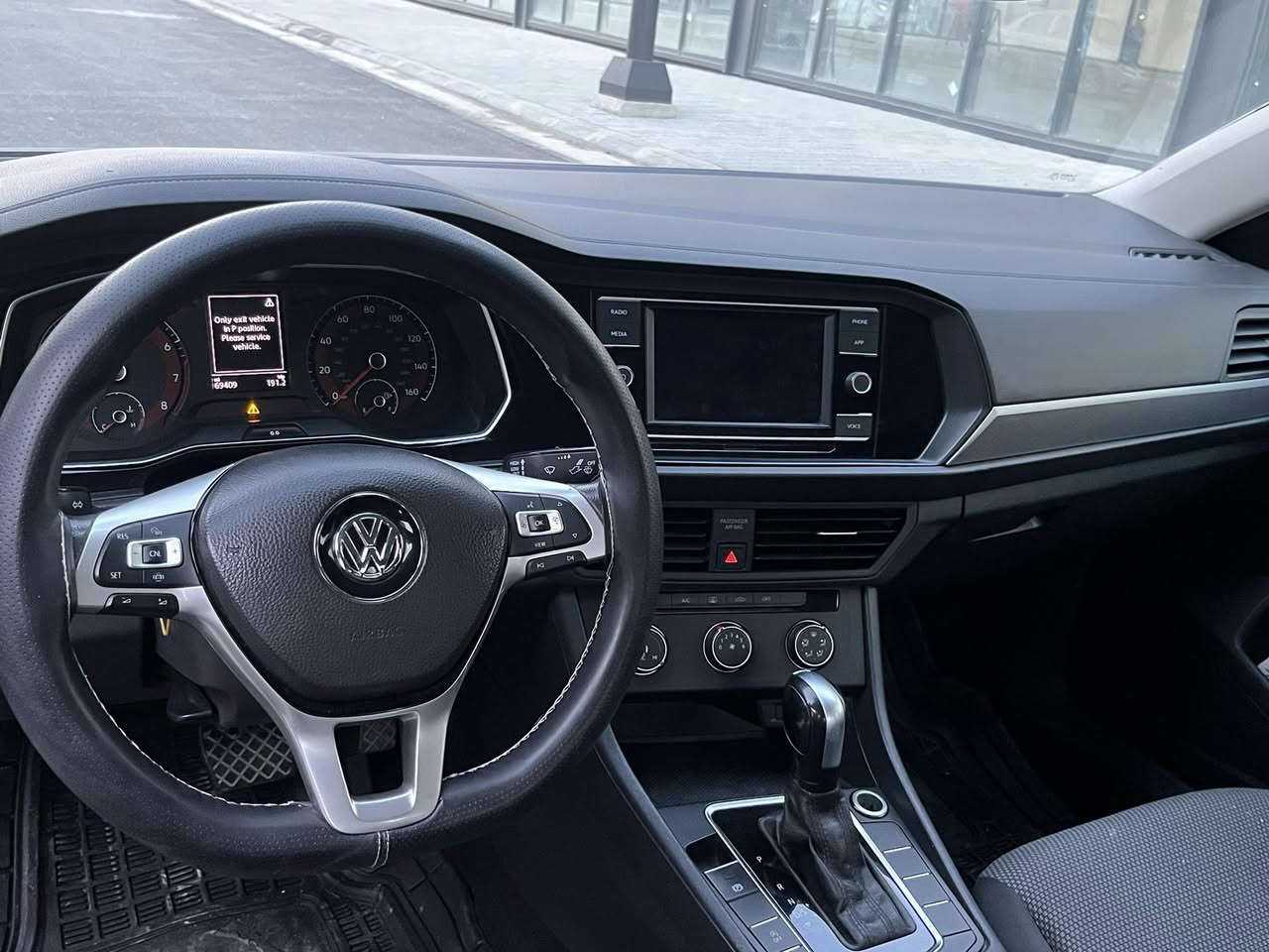 جيتا Sموديل 2021
ماشيه69 الف. ميل 
   بيهه صبغ. بس البنيد طاير. ع قماره والقماره بيهه بارد  حادث امريكا. بسس سياره كلشش نضيفه لا ايرباكات لا دواخل. السعر 135  وبيهه مجال
***********
متوفر واتساب. واتصال
