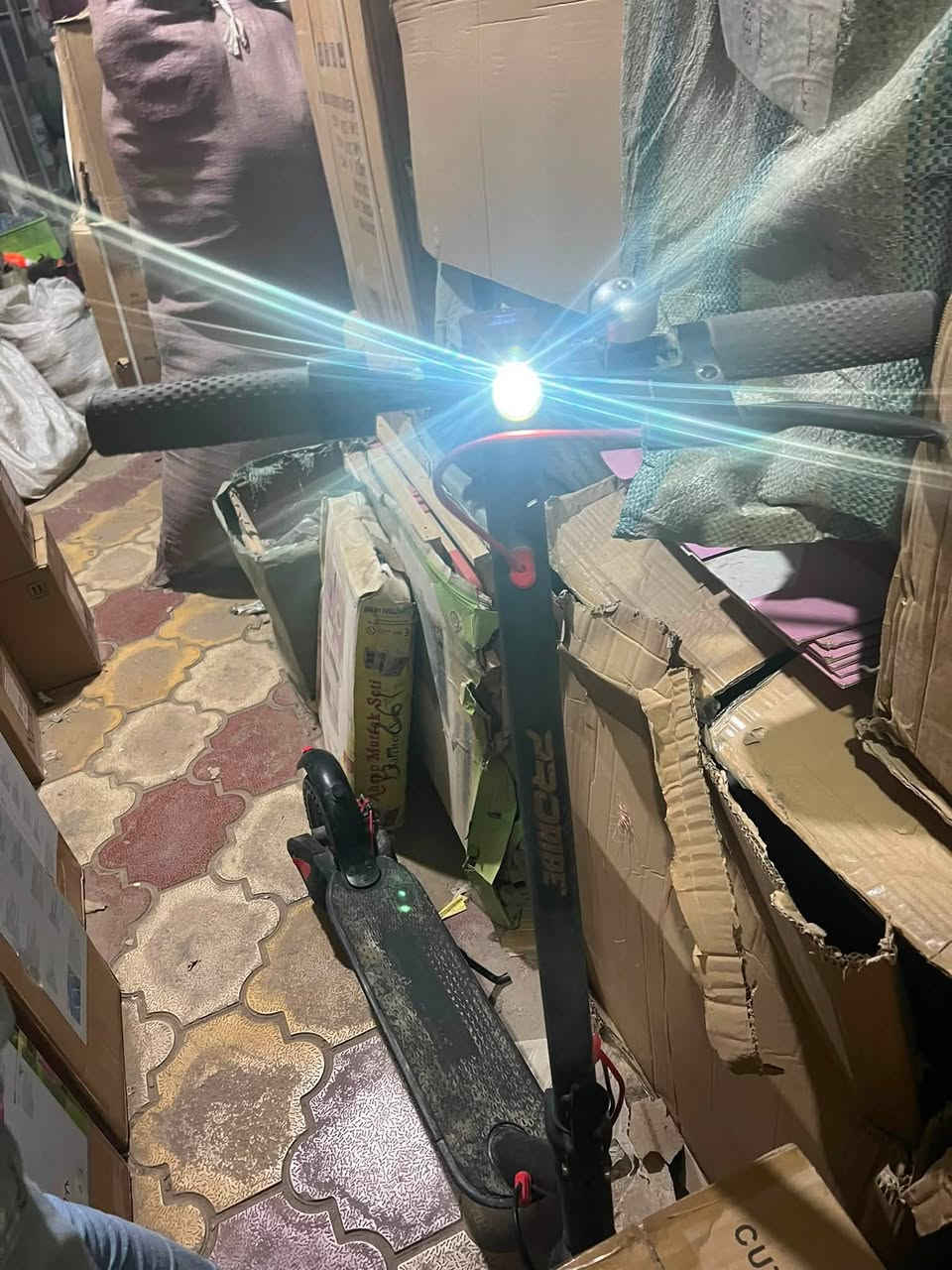 السلام عليكم
سكوتر تصفيه مخازن غير مستعمل 
شغال بس ميمشي اني ابيع عاطل 
السعر 120 وبيه مجال 
*********** 
مكاني كربلاء حي الموضفين
