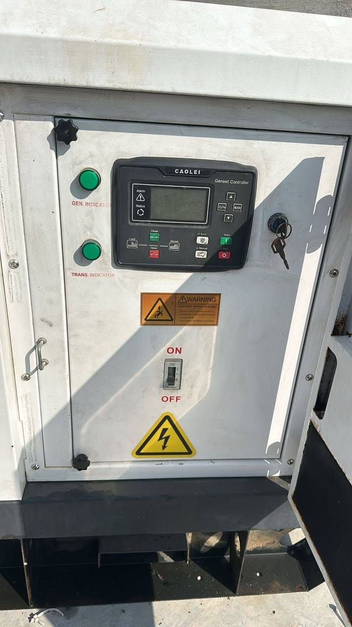 مولدة للبيع ازوزة صيني محرك يانك دونك  كاتم 20 kv مشتغله 2500 ساعة 3 فيز مولدة ممتازة بلاد مابيها نقص سبب البيع رايد مولدة اكبر مكاني بغداد بسماية
الشراي يتصل
***********
ابو يحيى
