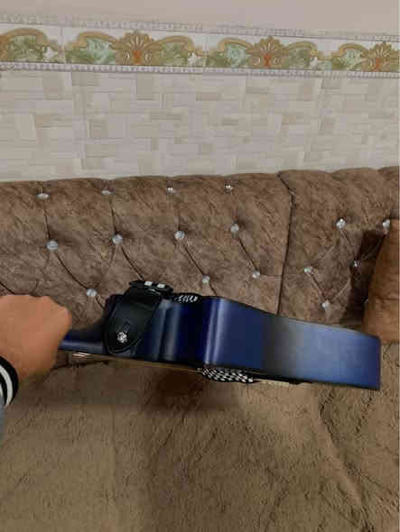 كيتار اوربي cutaway acoustic guitar
مع محلقاته (ريش عدد 3 مع حامل ريش ،مع قبضة الـCapo guitar  و اوتار اضافية عدد 6) 
للاستفسار 
واتساب ***********
اتصال ***********
العنوان روناكي قرب مسجد الملائكة كركوك
