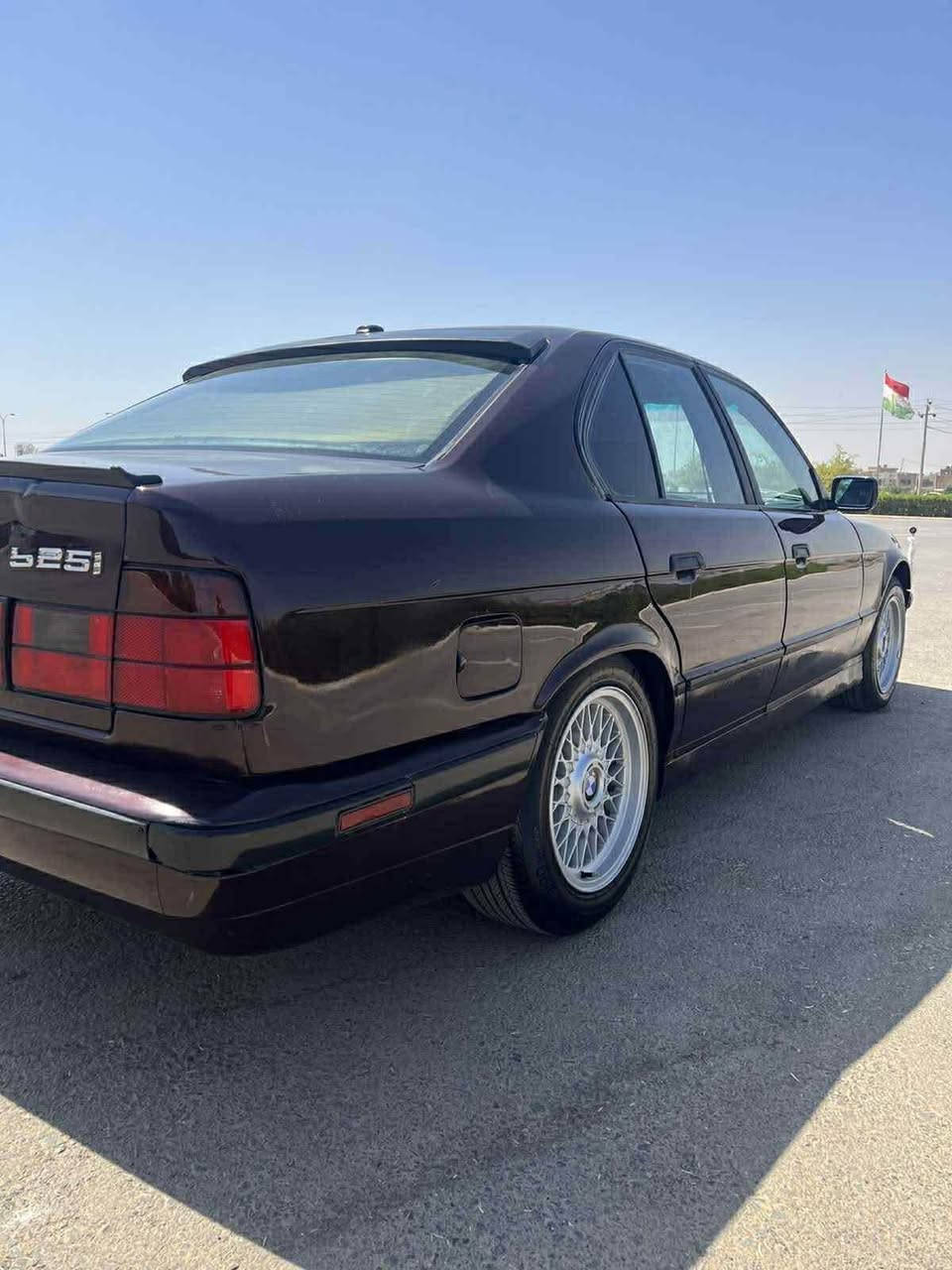 BMW/E34//1992//520iگيرعادى
گيرومه كينه و ته بريد و اكسلى به شه رت 
سه نه وى ره قه مى نويه تا2030
پيش گه وره يه ئرباكه بى سلايد 
جوارتايه و ويلى نويى له ژيره 
جه مپيكى خه فيفى پيشى هه يه 
شانسى و به تانه ى به شه رت 
شوين هه ولير *********** أربيل, العراق
