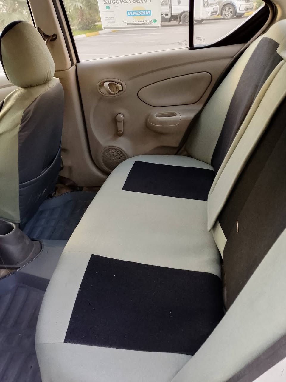 السلام عليكم
نيسان سني هندي
رقم بغداد
موديل 16
سيارة جاهز ما بيها اي نقص 
بيها صبغ باب السائق  ونص من الباب  الخلفي
بيها بارد بل چاملقات الخلفية
تخم تاير جديد صدر جديد مكينة كير كفالة 
مكان بغداد 
السعر 90 وبيها مجال
الهاتف ***********
