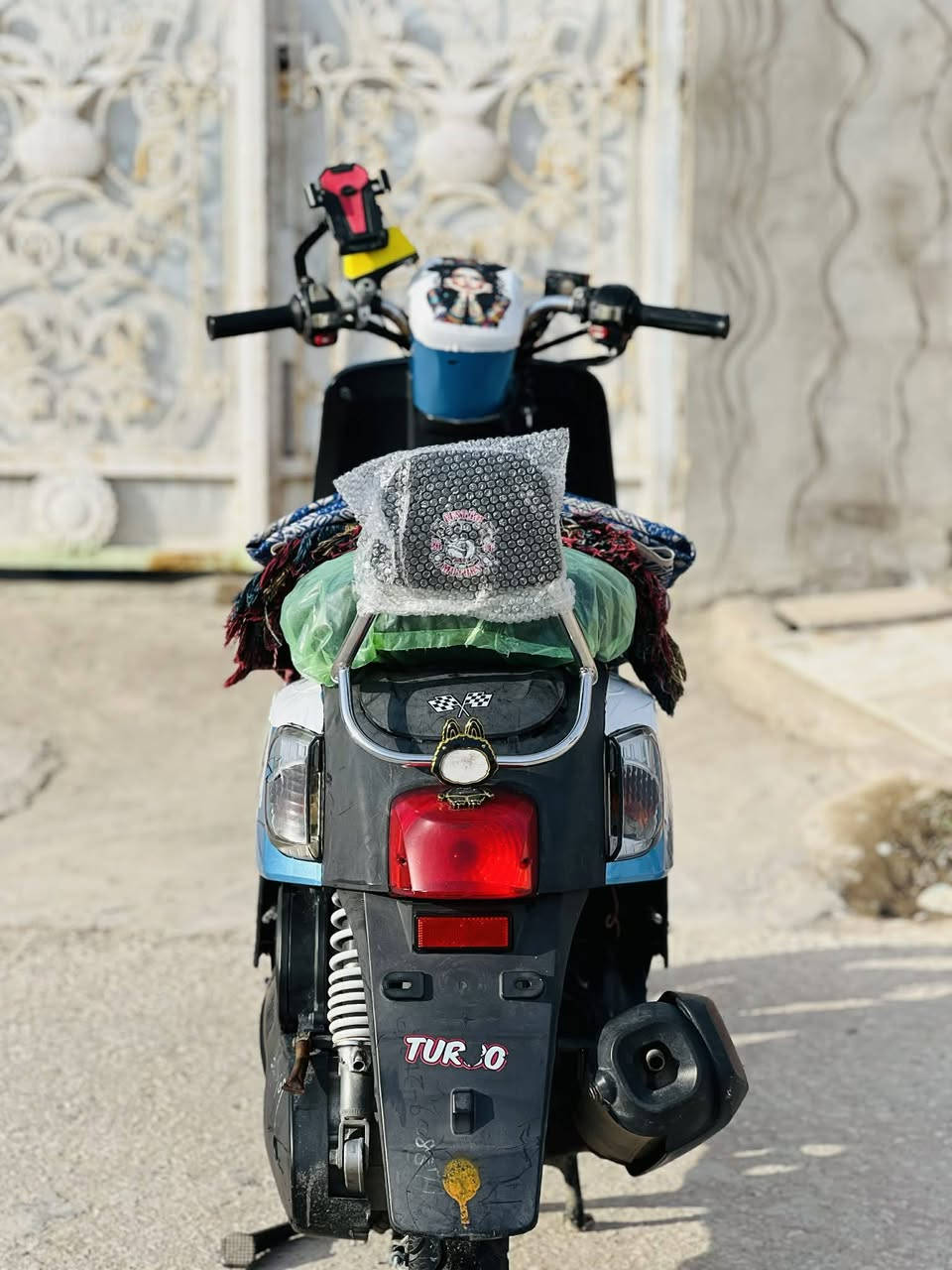 السلام عليكم بوليسي 2013 للبيع المكان كربلاء طوريج السعر مليون وبيه مجال قليل الاتصأل بألرقم ***********
