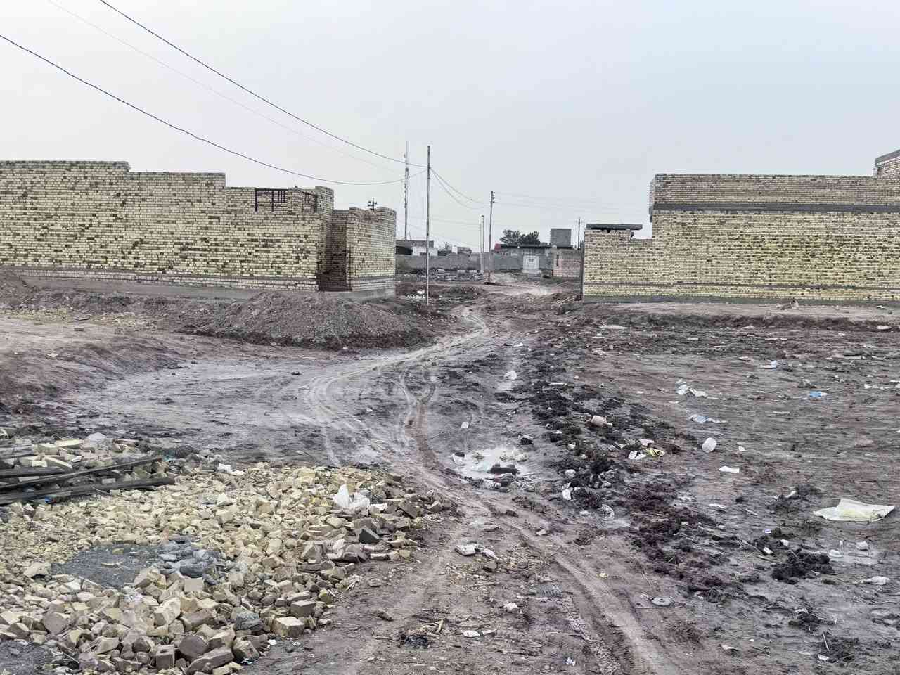 للبيع – هيكل بيت مبني بالكامل (بدون تسقيف)

📍 الموقع: رفاعي – طريق أبو لماش
حي عدل، قريب من الحقل

📐 المساحة: 160 متر مربع

🏗️ الوصف:
البيت هيكل مبني كامل، بس قرف مامسكوفات 

🌟 المنطقة:
منطقة حلوة ومرتبة، ما بيها إزعاج، مناسبة للسكن العائلي وهادئة.
***********

📞 للاستفسار أكثر على الخاص

⸻
