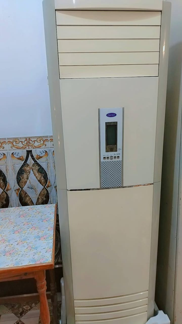 داخليه نضيفه 99 بل ميه 3 طن وثلث 200الف  للبيع التاجي قريه عواد ***********
