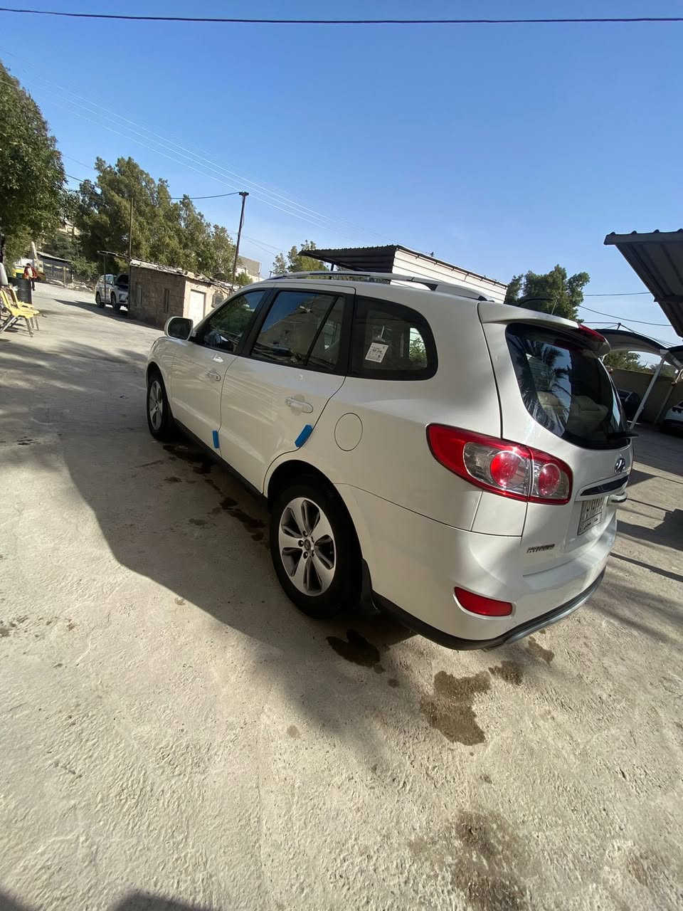 السلام وعليكم سنتافيا 2012 شركة العامة بدون مواصفات مكينة 6 سلندر ماشية 100 الف كيلو السيارة حلوة وجاهزة بيهة بارد فقط السونار موجود وية الصور مكانهة بغداد حي الاعلام سعرهة 160 ورقة وبيهة مجال بسيط 
***********
