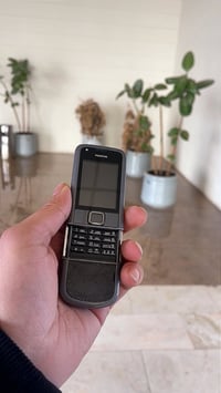 نوكيا ٨٨٠٠ • نضيف • توصيل