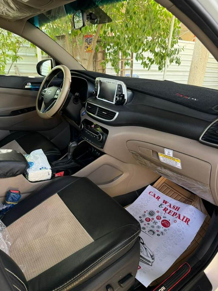 سلام عليكم توسان موديل ٢٠٢٠ جديدة مكفولة بدون صبغ وتبديل وبارد ولسونار موجود مدوشمة ارضيات وكشنات باسمي هزة وسنوية جديدة ٢٠٣١ مكان بغداد السيدية  الاتصال *********** يوجد واتساب تحياتي
