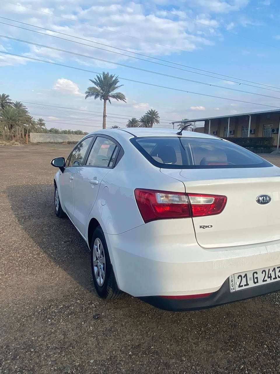 السلام عليكم
كيا ريو خليجي 
موديل 2017
محرك 1600دوش
السياره بيه 3 قطع جاملغ ايمن وايسر وباب سايق مبدل بدون دواخل 
رقم سليمانيه سنويه رقم كل جديد 
تحويل شوكت متريد   السيارة باسمي
كير محرك حداديه كله بشرط تبريد 
تخم تاير جديد
ماشيه 180 كم
مواصفات نص فول 
تحكم سترين 
مانع انزلاق 
داخل لونين 
العنوان بغدااد شارع فلسطين
***********
السعر 100$
