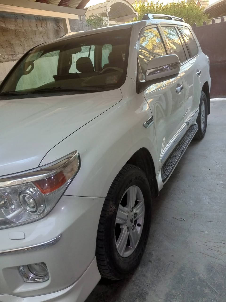 لاندكروز 2010 فول مكفولة من الضربة والصبغ عدا نص 
الداير الجاملغ الخلفي وحسب الصور والسونار المرفق السعر 180 الإتصال على ***********
