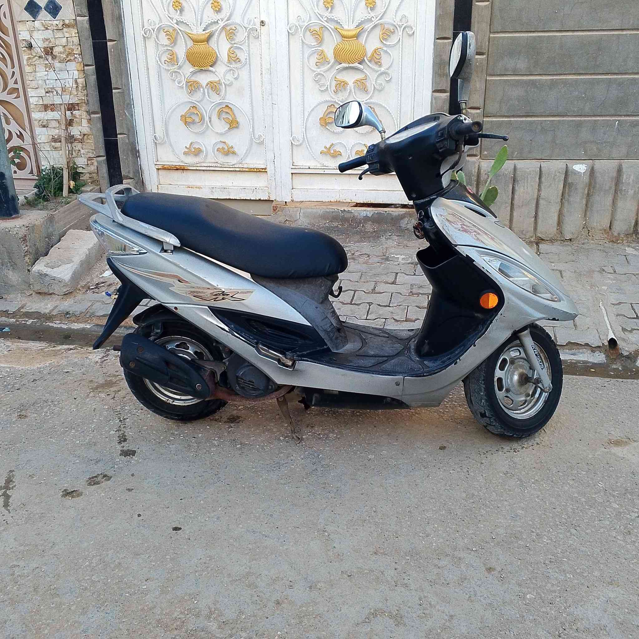 سلام عليكم  دراجه كامكو جي 4
ل بيع  صار شهر من نزلته من الحاويه 
الدراجه خير من الله  كهربائيات شغاله كله 
لايت عالي ناصي 
دراجه لا تنقيص و لا تبخير تجي و اشوف 
الدراجه ما مفتوحه 
و جيب 100 مصلح و ياك و افحص وين متريد 
 المكان نجف حي ميسان 
الرقم (  ***********. )
 السعر المطلوب 675 و بيه مجال ل شراي فقط  ♥
