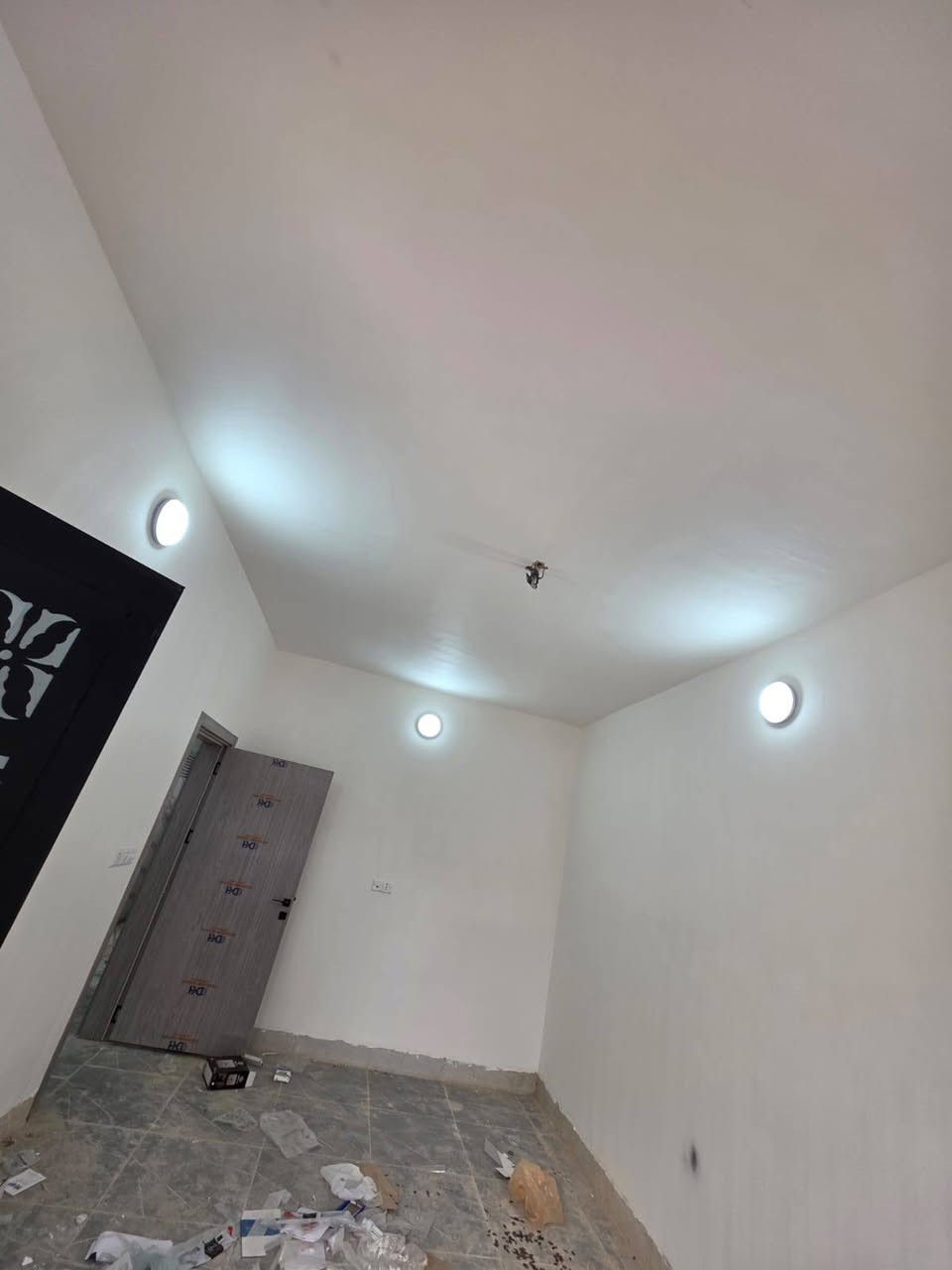 السلام عليكم
دار للبيع #تكريت الديوم التوحيد 
 مساحه 100 متر واجهه 5 متر
 بناء حديث يتكون من 
3 غرف نوم
صاله وسطيه
مطبخ
استقبال
3 مجاميع صحيه
ارضيه بورسلين 
سقوف ثانويه
خلف شارع ٦٠
للاستفسار لاتصال
***********عبدالله
