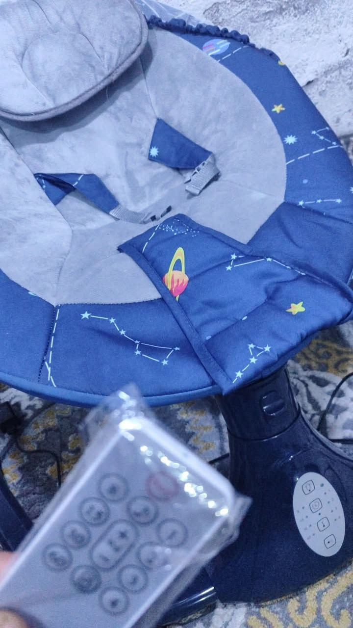 كاروك اطفال يشتغل هزاز وياه ريمونت ويشتغل موسيقى
مع كافة ملحقاته وحتى الكارتون موجود مستخدم اسبوع فقط 
سعره ٦٥ بصرة قرب تقاطع مستشفى الفيحاء 
***********
