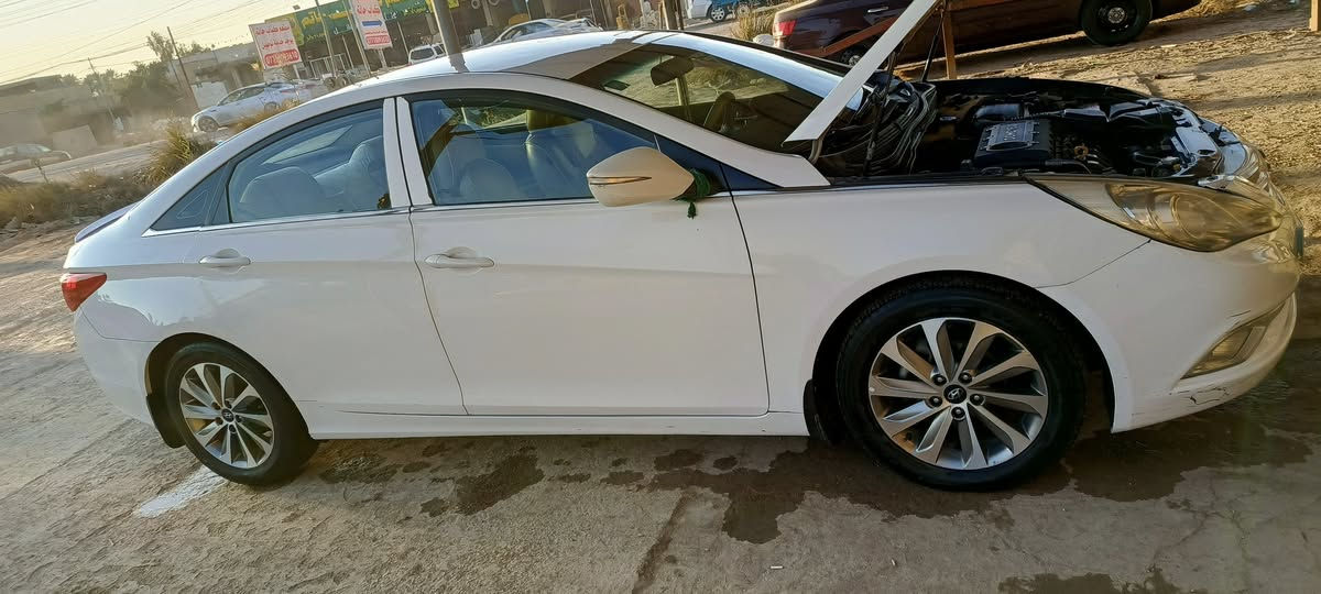 سوناتا موديل 14 وارد خليجي 👌//  تبريد قطعتين امامي وخلفي سياره. موضح بل سونار فقط  كفاله كير مكينه  كهربائيات حداديه ميه علا ميه. تخم تاير سنويه ال 28 مشروع وطني. مداور ثاني يوم  سياره جديده ما ناقصه شيي هاذه رقمي ***********
