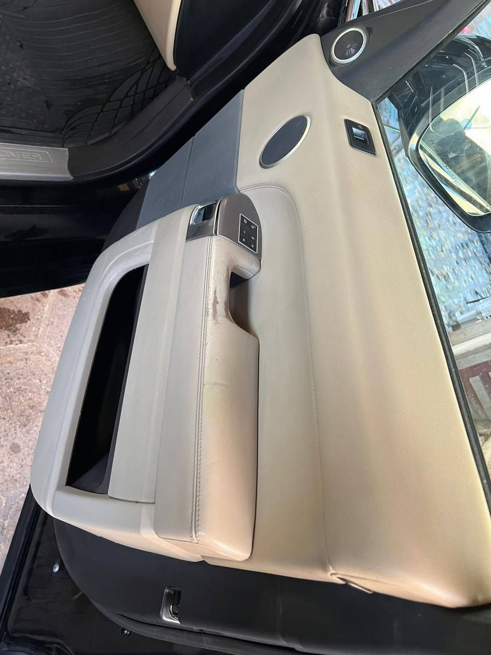 رانج موديل 2014 وكاله سردار مكفوله من الدعاميه للدعاميه قطره صبغ مابيها كير ومحرك بلادي ماشيه 140 

السعر/30000الف دلار 
***********
