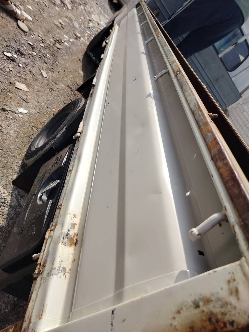 اسلام عليكم كيا يزون للبيع رقم صلاح الدين ألماني مسجلة بأسمي محرك جديد كير واكسل جدد طخم تايرات خلفي جديد تركي لايت زنون تبريد تدفئه السعر 75للاتصال ع رقم المحمول ***********
