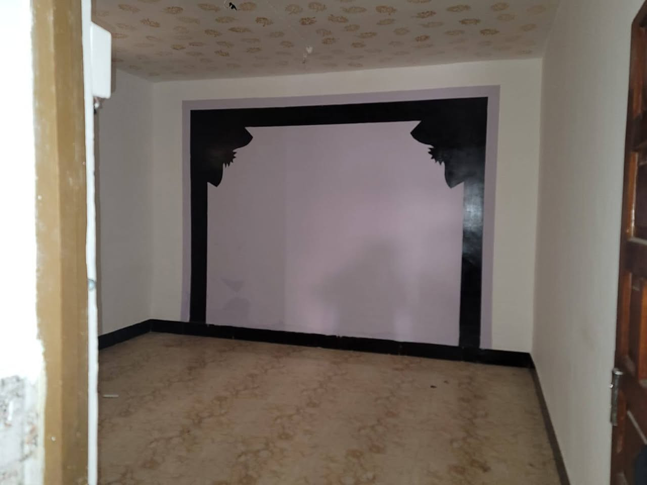 بيت بشارع سالم 150متر طابقين  الطابق الارضي  غرفتين نوم وغرفه استقبال ومطبخ وصاله وصحيات. والطابق الثاني غرفتين نوم وصاله ومطبخ وصحيات
 والطابق الثاني معزول درجه للخارج الاستفسار على رقم ***********
