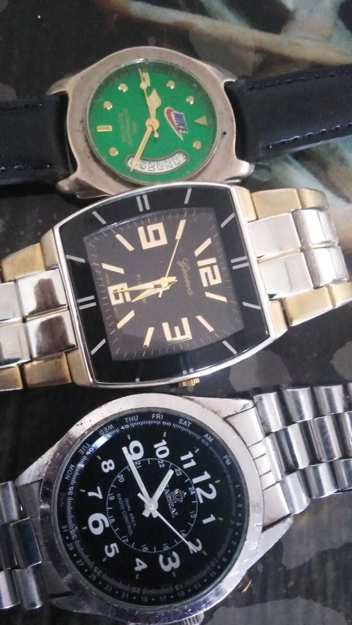 ساعه سويس دايموند ولاثانيه تأخير مع كيز سناتر مع سيتزن أرقام رومانيه وطلاءذهب مع الكارفيل السويسري تكويك ثم المارشال المينا السوداء الجميله واخيرا نايك مؤشر لليوم مثل البانزين خانه


**إذا كنت صاحب هذا الإعلان وتريد حذفه لأي سبب، رجاءا أرسل رسالة إلى الدعم الفني**