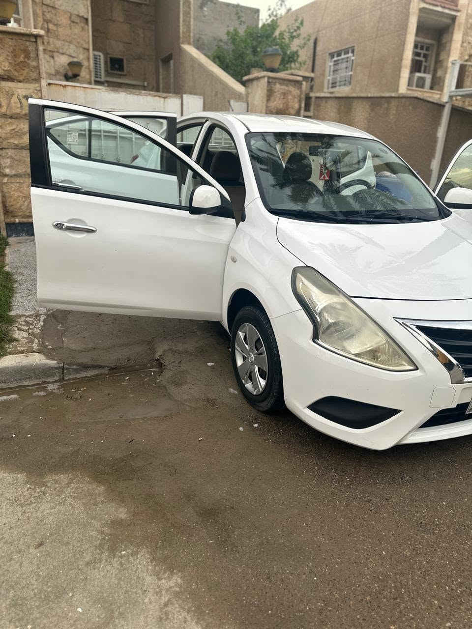السلام عليكم
سني هندي بليته زركة موديل ٢٠٢٠ ماشيه ٦٣ بدون حادث وصبغ على وضع الشركة بغداد حي الجهاد السعر١١٥ $ وبيها مجال 
***********
