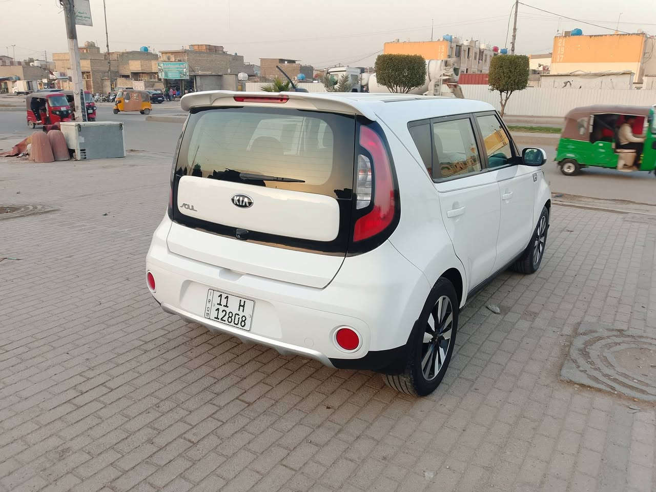 سلام عليكم من رخصت لادمن كية صول موديل 2018 وارد امريكي حادثهة بس الجاملغ المامي صبغ بدون دواخل بدون ارباك موجود سونر  والصور  سيارة جديدة ماشية 72حقيقي على الفحص تخم تاير جديد باتري جديد سيارة جاهزة مكينة 2000وكير مكفولات تبريد ثلج صدر امامي وخلفي جديد كامرة امامية وخلفية شاشة عطلات شغالة تحكم ستيرن جهتين شغال نضام ايكو حتة الكتلوكات موجودة سيارة كلش حلوة رقم بغداد بسمي سنوية جديدة هزة جديدة السعر 135رقم الهاتف***********
