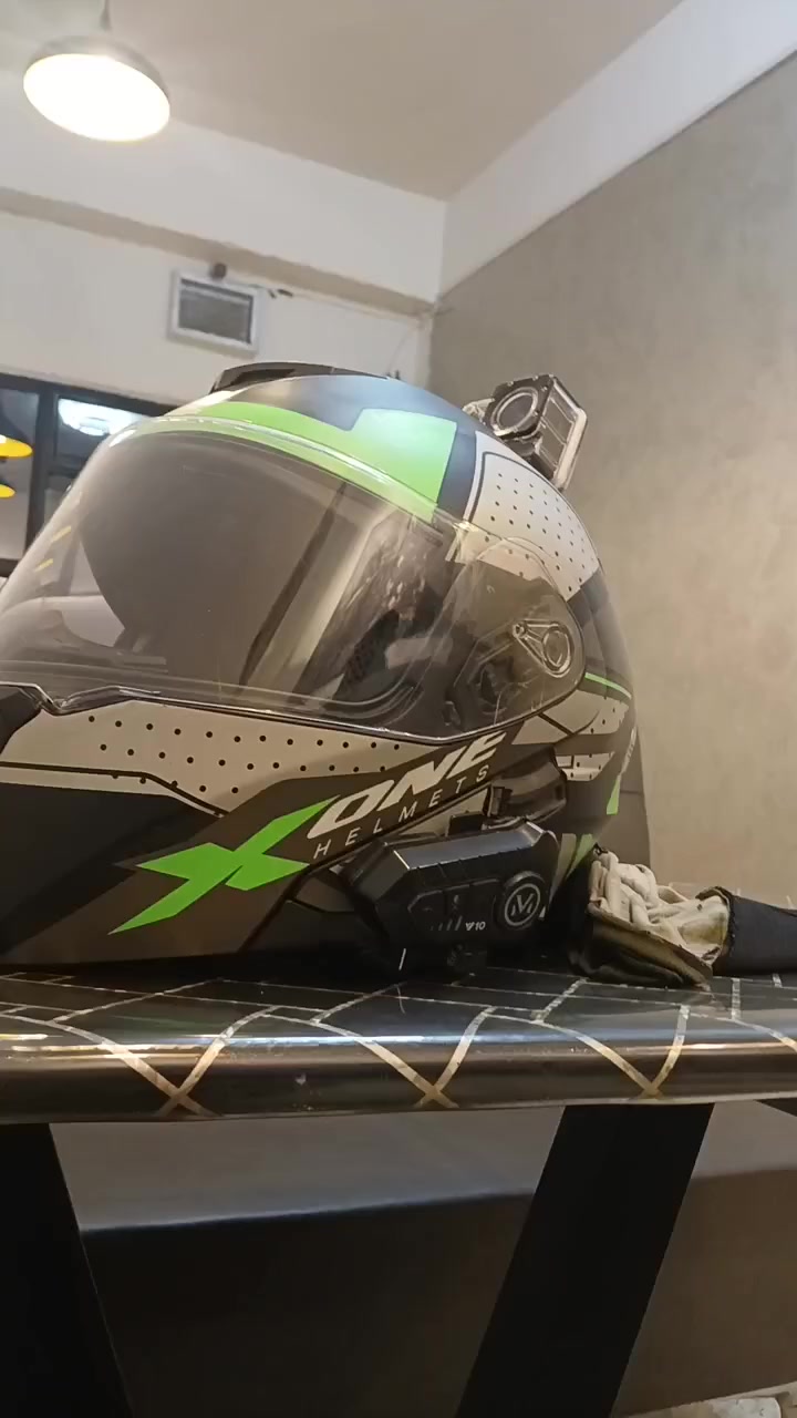 السلام عليكم اخوان خوذه للبيع كامل ملحقات
"سماعه داخليه 
كامره 1080 
وجامه مضلله 
ملاحظه البيع كامله يعني لحد يجيني يكلي بيعلي بس الكامره لو بس الخوذه ابيعهة شلع "سعر 130الف وبيهة مجال للشراي" مكاني مدينه الصدر  *********** التواصل فقط ع رقمي ماعندي ماسنجر
