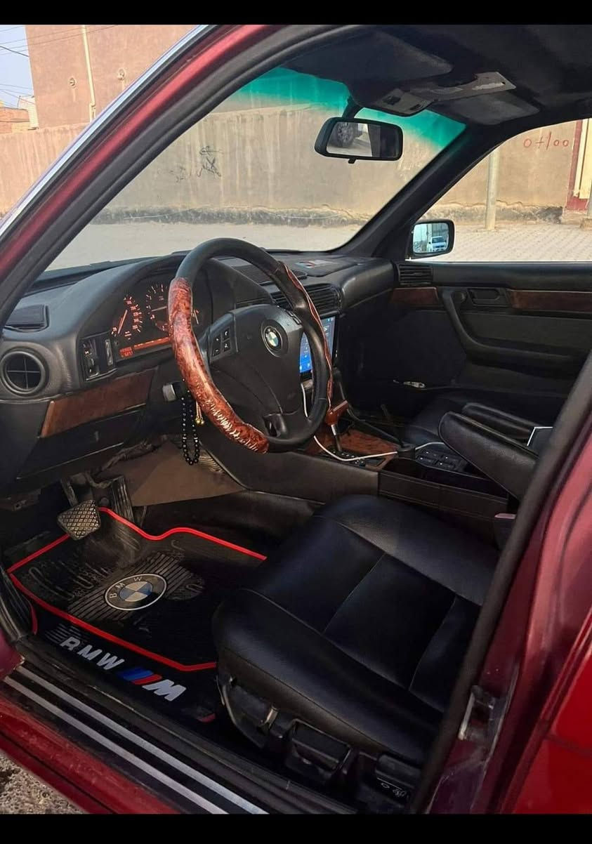 السلام عليكم سياره بي ام للبيع موديل ١٩٩٢ صبغ عام جماليه أثر جراد السعر ٥٥ بيه مجال سياره بسمي تحويل ثاني يوم الاستفسار على رقم ***********
