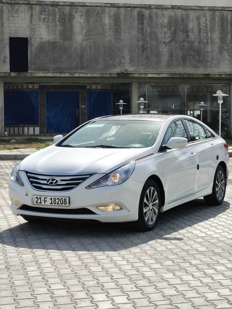 سلام عليكم ....تحياتي للجميع
 هيونداي سوناتا..خليجي 2013
                                             Hyundai..Sonata2013
 موديل...2013
لون ابيض
.محرك 2400( محرك كبير المرغوب)
سقف اسود بانوراما
تحكم ستيرن جهتين
كروس مثبت سرعة
كير أتو +سپورت عادي
ويل كروم حجم 17
اشاير مري جانبي
مري جانبي شفط

سياره خليجي بيه جاملغ سائق صبغ+قطعتين مبدل بلاد شركه ..كير محرك شرط الفحص ..تايرات صدر كل جديد
  
رقم  سليمانية سنويه لغايه 2028 شرط وكاله تحويل غرامات
سعر 122 ورقه بيه مجال
مكان سياره/ديالى..خانقين /استفسار اكثر اتصال ع رقم
***********
