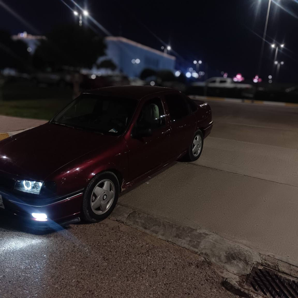 ڤیکترا مۆدێل 93. عام سبوغ بۆ جوانی. گێڕ مەکینە بەشەرت. مەکینە 20گێڕ عادی ویل 95تایەی تازەیە. ناو فۆڕمیکا. ABS. کامل بەشەرت ئیفرۆ ی ئەوڕوبی لەسەر کەپس بەس بەدەنەی گۆڕاوە. نامە بنێرن *********** أربيل, العراق
