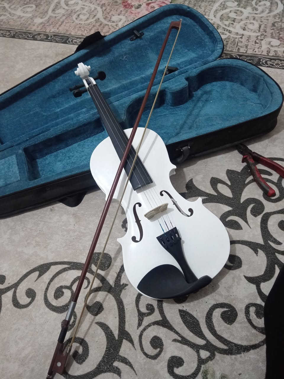 سلام عليكم شباب عندي كيتار نضيفه حيل فقط نقصه وتر واحد وسعره كلش مناسب ب((( 40)))) الف وبيه مجال للشراي مكاني ديالئ قرب صيطره الغالبيه قريه قريه دوخله رقمي للتواصل ***********
