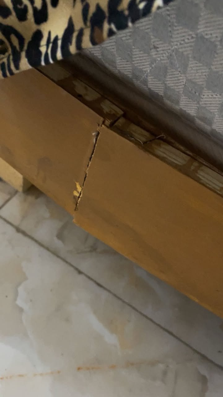 سلام عليكم غرفه للبيع السعر ٧٥٠ وبيها مجال مكان الشعله الضرر فقط مصورته


**إذا كنت صاحب هذا الإعلان وتريد حذفه لأي سبب، رجاءا أرسل رسالة إلى الدعم الفني**