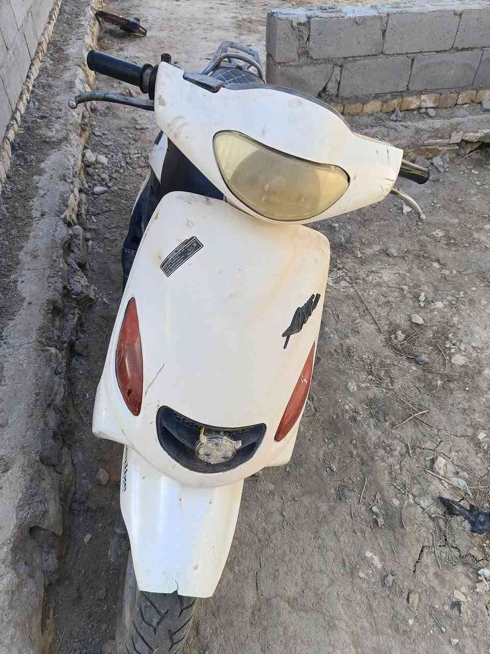 دولفين فحل كهربائيات شغاله نكره سلف وهندى والله من الصبح دكه وحده يشتغل توها مجفته صار 3 ايام .. ابيع كوم حديد وكفت عندي اليوم وبعد ما الي واهس اصلحها .. كوم حديد يعني كوم حديد الي يريد يقيم وما نختلف 
***********
