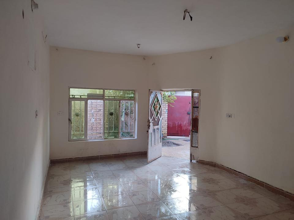 بسبب الوعود الكاذبه نعيد النشر
دار للايجار خاجيه شارع 40 قرب مبنى رئاسه صحة متكون من غرفه وصاله ومطبخ وطرمة وحديقه للاستفسار يرجى الاتصال على الرقم التالي 
***********
