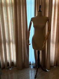 مانيكان قياس ٣٨ للبيع 07831180220