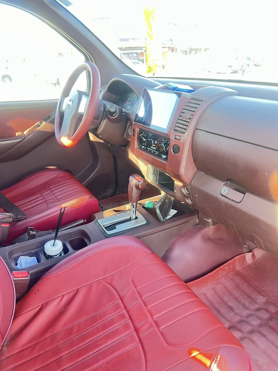 سلام عليكم نيفاره لبيع مديل 2014سياره جديده تبريد تدفه حداد جديد ستو مسويه مكينه جديد كير جديد اوتماتيك رقم ربيل وكال أو تحويل سعر 115بيه شويه مجال ***********
