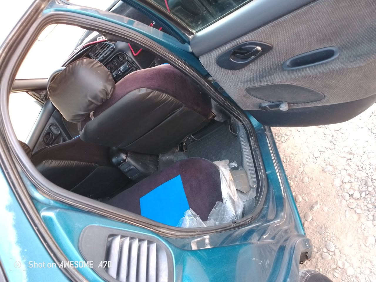 فورد مونديو الماني 
رقم جديد  نينوى السيارة بأسمي معمرة جديد باتري جديد طخم تاير گدام جديد
بقية التفاصيل حسب الصورة
***********
***********
