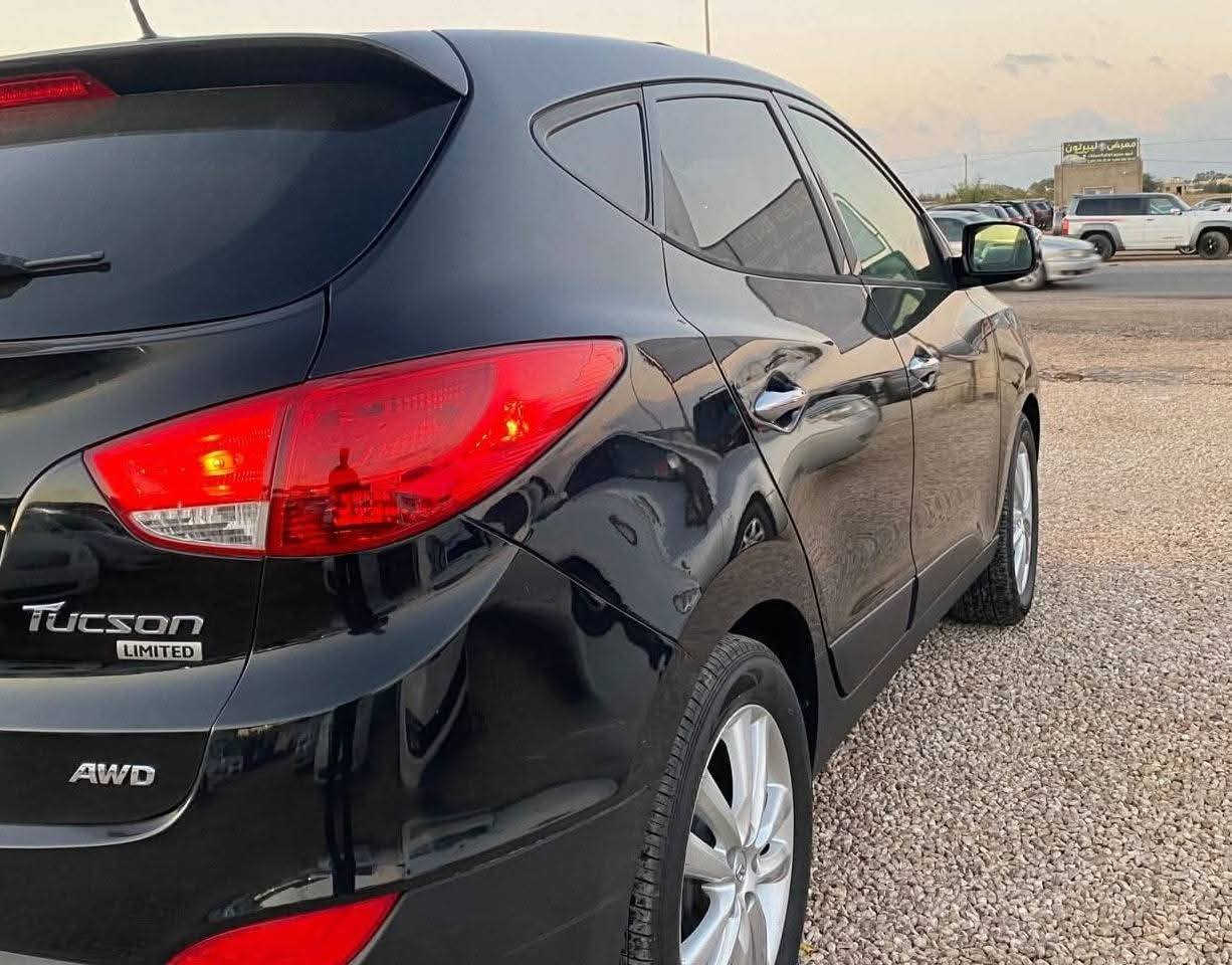 تكسن2011 امريكي
سنويه2027
السعر 125
فول فول فول
لمتد
سقف پانوراما
ايشائر ب مري
كشن كهربائي
تحكمات استيرن
تبريد ثلج🥶
محرك 2400
كوبون پانزين 
*********** واتساب
