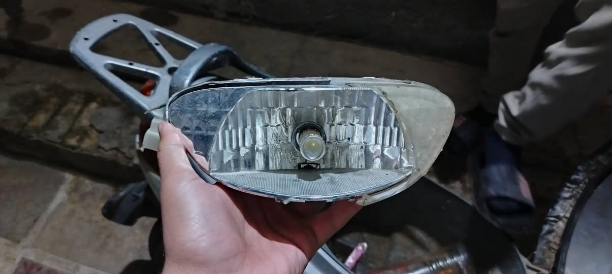 السلام عليكم 
دراجه اكزز للبيع 
الدراجه مجفته تجفيت جديد
اشاير شغالات لايت شغال عايزله فقط جامه 
سلف كله شغال 
نقصه بجم وصفاحيات وكشن 
مكان بابل مركز***********
(قيم واخذ)
