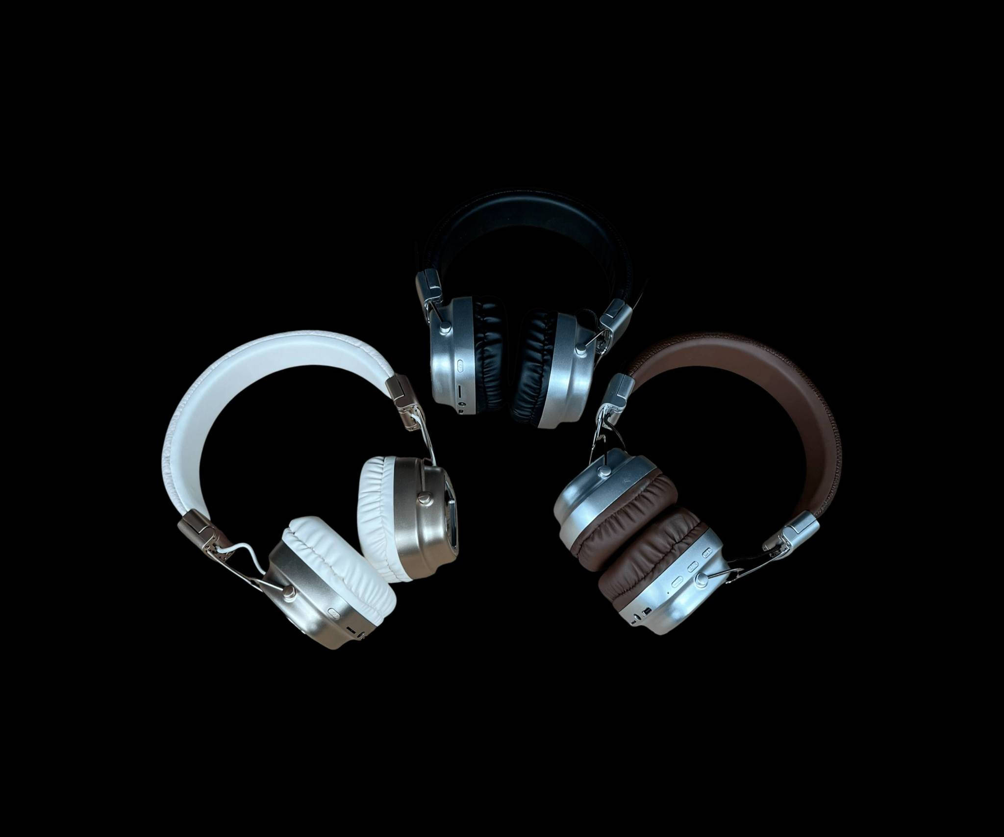 🎧✨ سماعة JBL TUNE 440BT بإضاءة 3D LED ✨🎧
🔥 صوت قوي + تصميم عصري يلفت الانتباه
💥 ليش تختارها؟
إذا تريد سماعة تجمع بين الأداء والشكل 👌
صوت نقي وباس عميق مع إضاءة مميزة تخليك مختلف خصوصاً بالليل 😎✨
🎯 الاستخدامات:
✔️ الاستماع للموسيقى بجودة عالية 🎵
✔️ مشاهدة الأفلام بصوت واضح 🎬
✔️ مكالمات بدون استخدام اليدين 📞
✔️ مناسبة للدراسة والاستخدام اليومي 🚶‍♂️
✔️ جيمينغ خفيف 🎮
⚙️ المميزات:
✔️ تقنية JBL Pure Bass Sound 🔊
✔️ إضاءة جانبية 3D LED 💡
✔️ بلوتوث V5.3 اتصال سريع وثابت 📶
✔️ ربط جهازين بنفس الوقت 🔄
✔️ بطارية 400mAh 🔋
✔️ تشغيل لحد 40 ساعة ⏳
✔️ مايك مدمج لمكالمات واضحة 🎙️
✔️ تدعم التحكم الصوتي 🎤
✔️ مدخل AUX 🔌
✔️ منفذ Type-C ⚡
✔️ تدعم كرت ذاكرة TF 💾
✔️ أزرار تحكم جانبية 🎛️
✔️ تصميم خفيف وقابل للطي 🧳
✔️ وسادات مريحة للاستخدام الطويل 😌
✔️ حجم الدرايفر: 40mm
🎨 الألوان:
⚪ أبيض | ⚫ أسود | 🟤 بني
✨ ستايل مميز + إضاءة جذابة خاصة بالليل
⚠️ ملاحظة:
يفضل شحن السماعة بالكامل قبل أول استخدام 🔋

وكل هذا فقط ب 27 الف 

للحجز والاستفسار راسلنه خاص 
أو على هذا الرقم ***********
