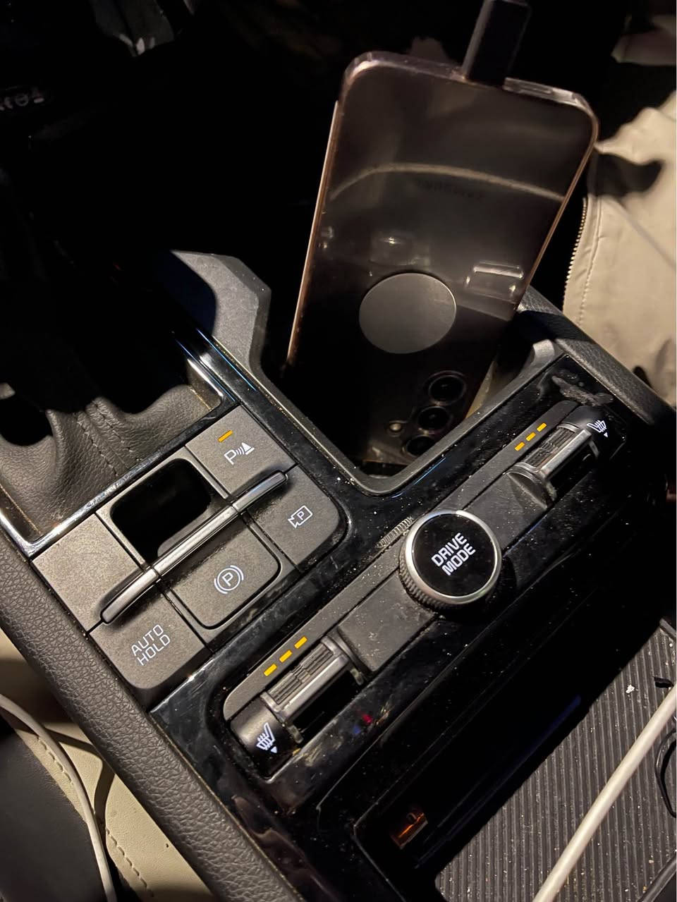 KIA k5 2025 GT Lain 
2.5 تنفس طبيعي 
كير A/T 8
بدون رقم تترقم شمالي 
مواصفات فول 1/1  بانوراما 360 رادارا 
تشغيل عن بعد شاشه كبير قياده ذاتيه 
مود سبورت ونورمال وMdraf 
المهم فول الفول  ولا مسج كلشي نورمال حتا كتيبات الشركه بيها مابيها مصرف ربع بضمان ابيع سياره شخصيه مو معرض 

للتواصل *********** 
راسلني ادزلك كافه التفاصيل 
_ أربيل, العراق
