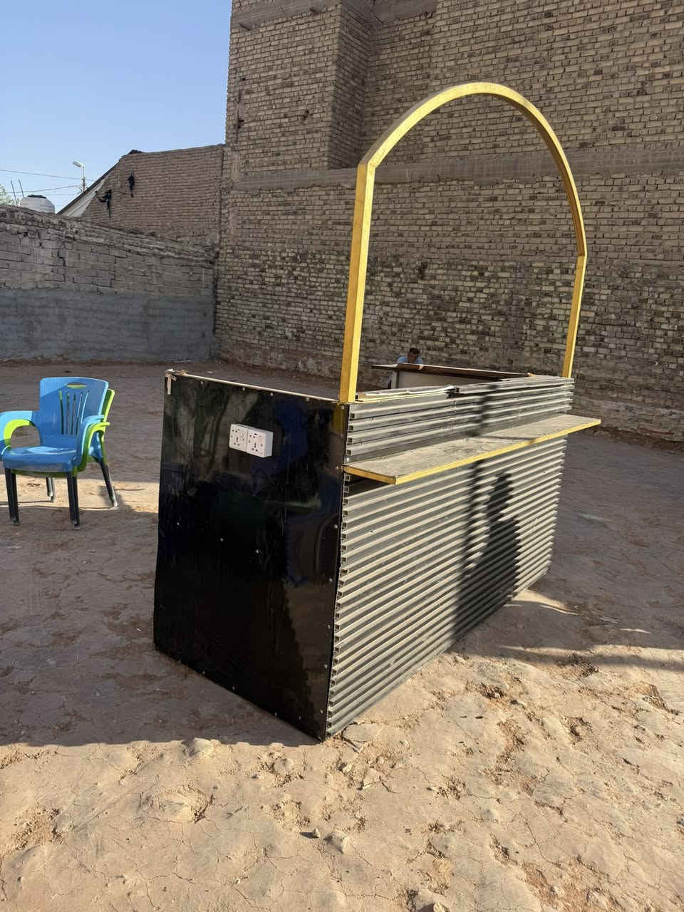 يصلح كلشي جاهز وكامل ونضيف كلش ومااسس كامل كهربيات ونقط اصليه  وبعد ويا ميز متحرك وسطي قيم بلي يرضي الله مكاني نجف رايد ابيع  وما اوكف وي الي يجي رقمي
***********
