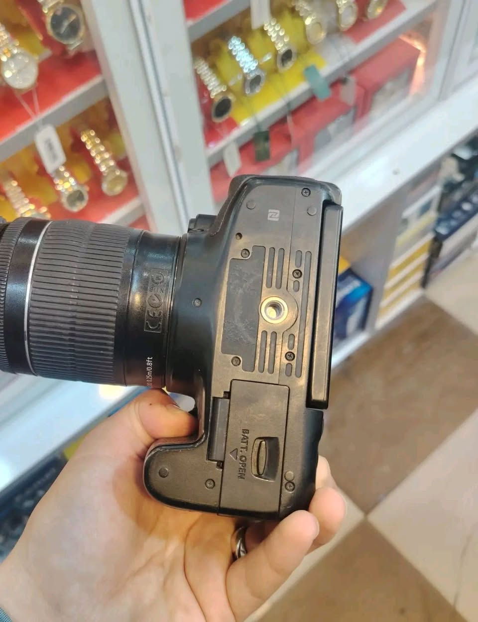 كامره كانون 750d للبيع استخدام شخصي
ملحقاتها
بدي + عدستها الاصليه 18 55
جنطه + شاحنة + بطاريه
حزام كتف +شاشه قلاب
السعر 425 الف وبيها مجال بسيط

ومتوفر شركات توصيل


**إذا كنت صاحب هذا الإعلان وتريد حذفه لأي سبب، رجاءا أرسل رسالة إلى الدعم الفني**